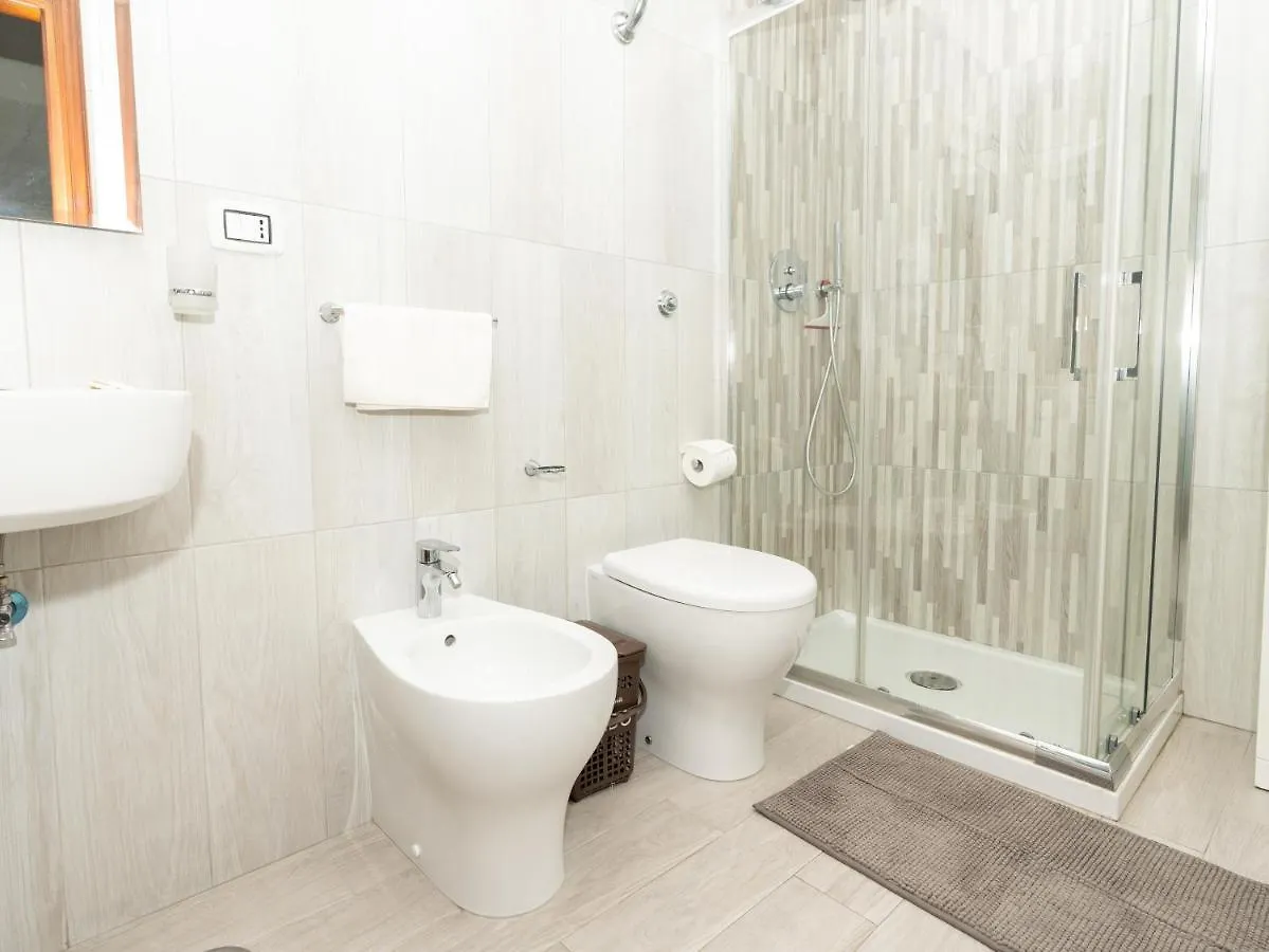 Holiday House Napoli 0*, Naples Italie